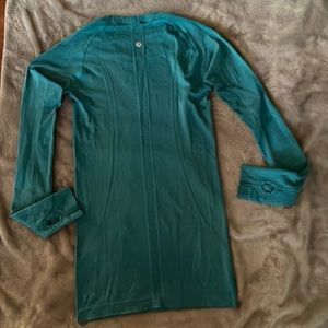 Lululemon swiftly tech long sleeve shirt size 4
